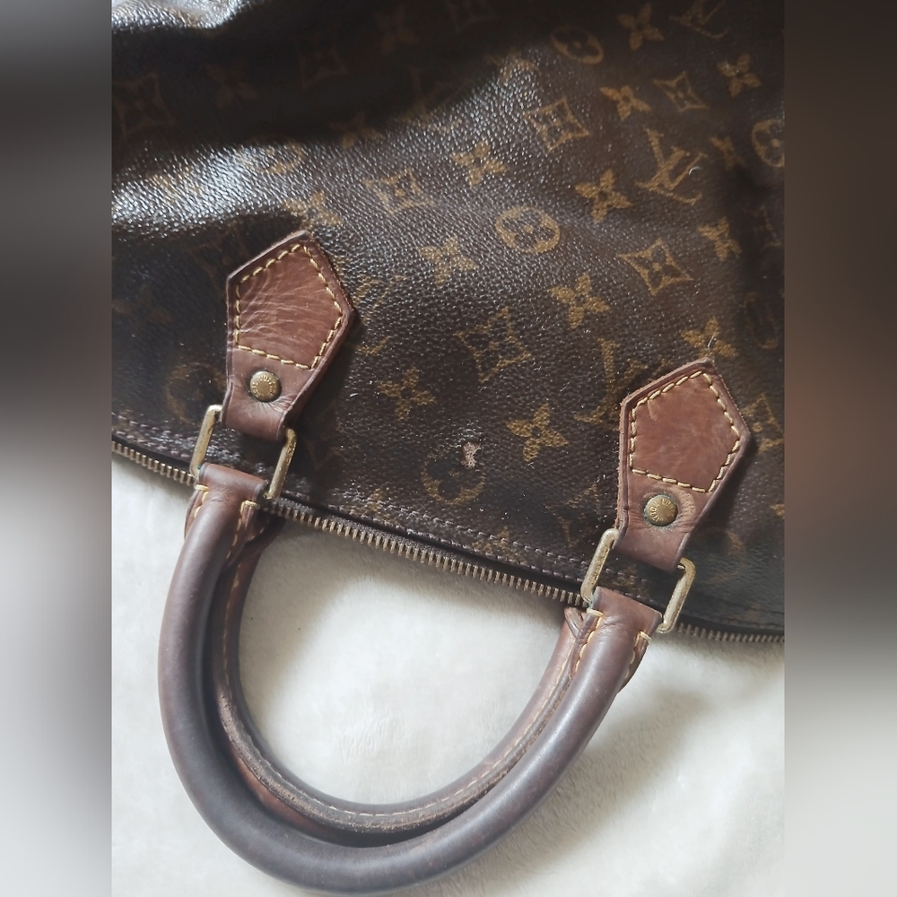 Louis Vuitton Speedy 30 Handbag - Picture 15 of 16